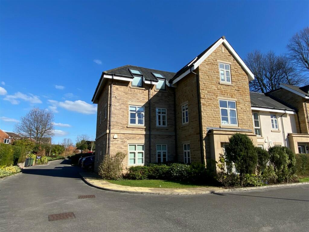 2 bedroom flat for sale in Wetherby, Coach House Court, Deighton Road, LS22