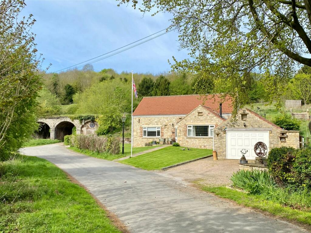 3 bedroom detached bungalow for sale in Tadcaster, Green Lane, Stutton, LS24