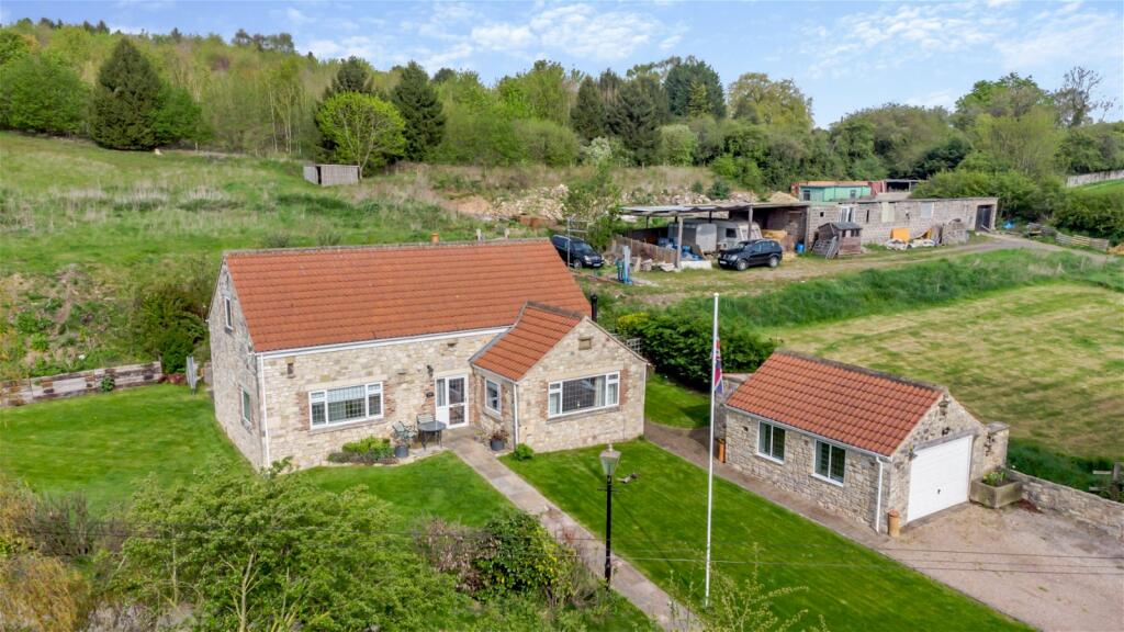 3 bedroom detached bungalow for sale in Tadcaster, Green Lane, Stutton