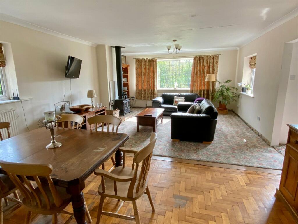 3 bedroom detached bungalow for sale in Tadcaster, Green Lane, Stutton