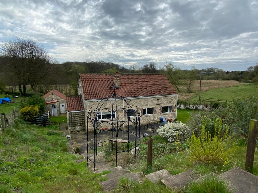 3 bedroom detached bungalow for sale in Tadcaster, Green Lane, Stutton