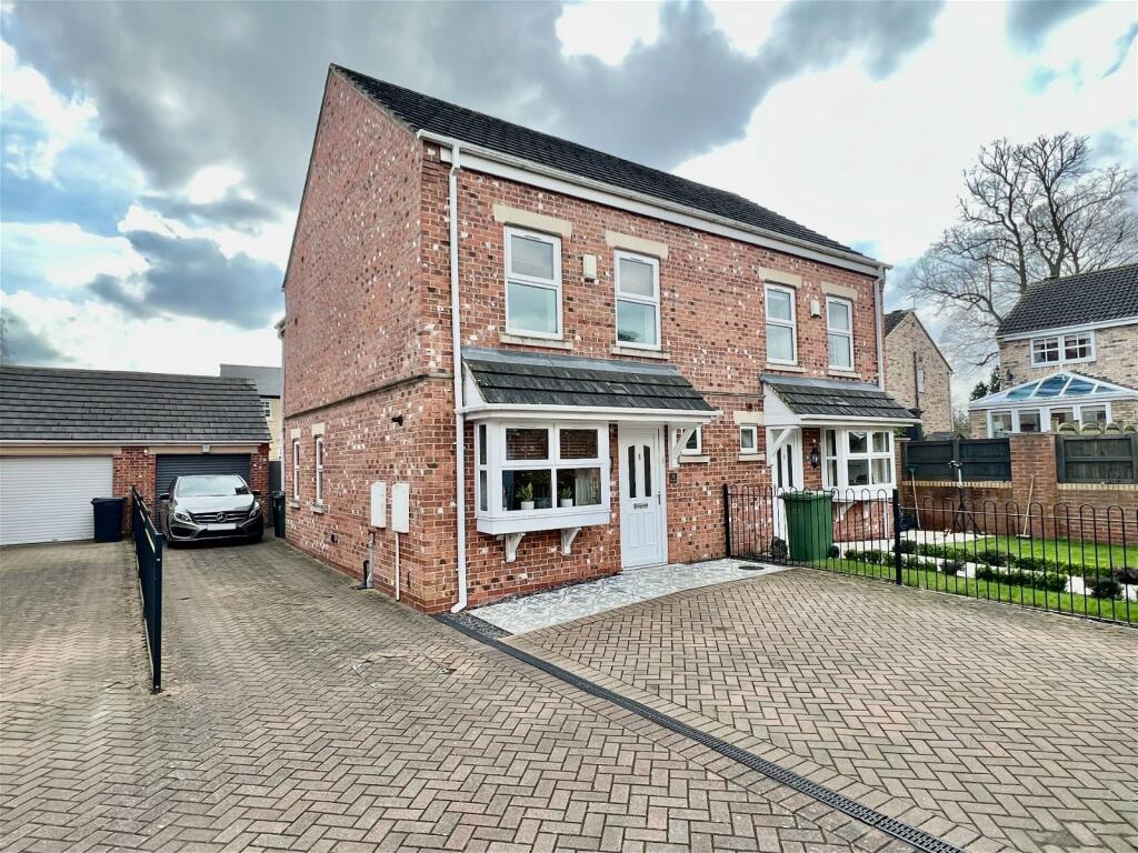 3 bedroom semidetached house for sale in Thorp Arch, Walton Gardens