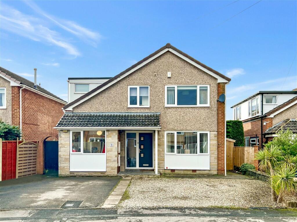 4 bedroom detached house for sale in Wetherby, Dearne Croft, LS22
