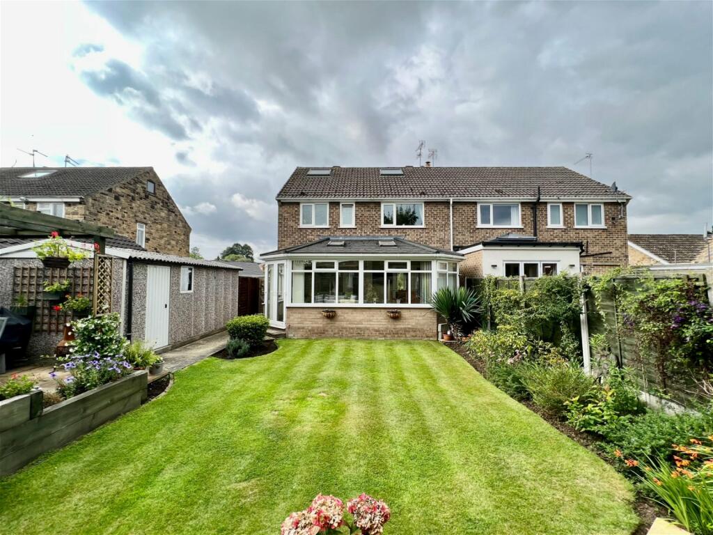 4 bedroom semi-detached house for sale in Wetherby, Knights Croft, LS22