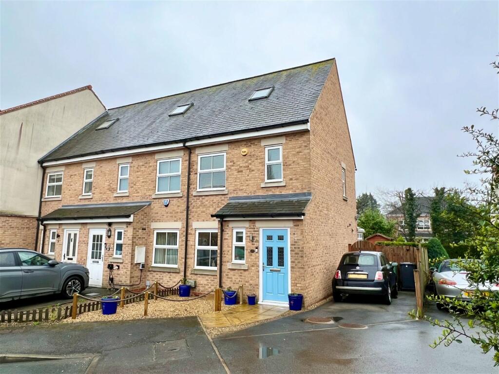 3 bedroom end of terrace house for sale in Thorp Arch, Wetherby