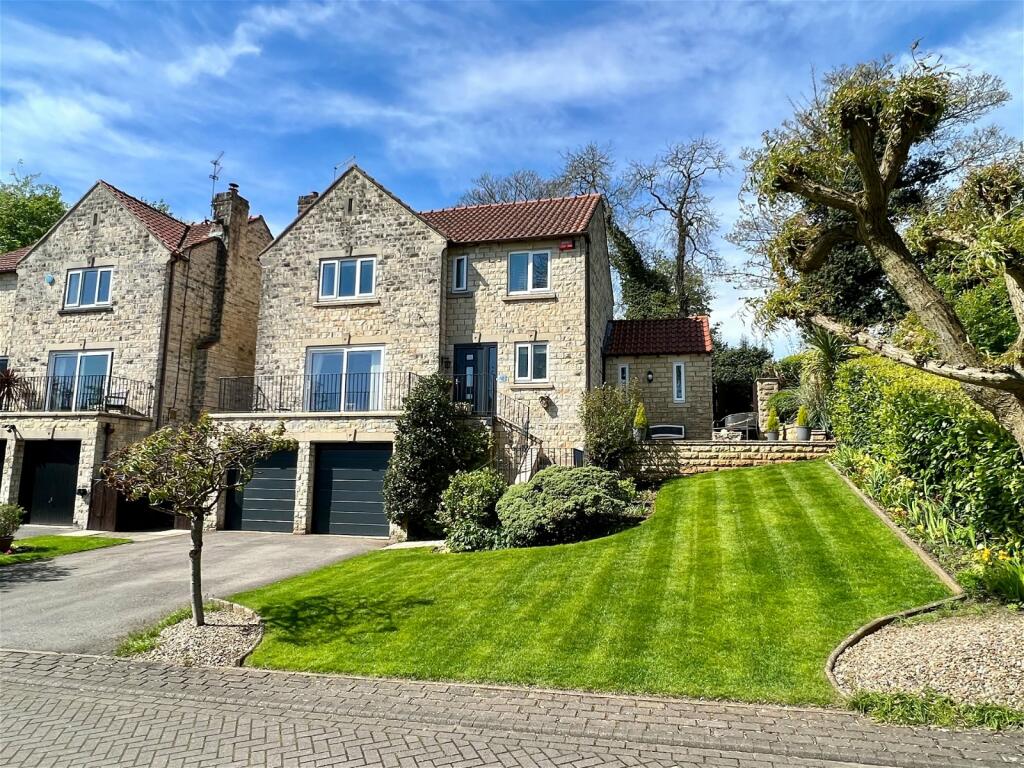 4 bedroom detached house for sale in Bramham, Milnthorpe Way, LS23