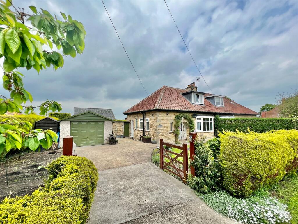 2 bedroom semidetached bungalow for sale in Wighill, Nr Tadcaster