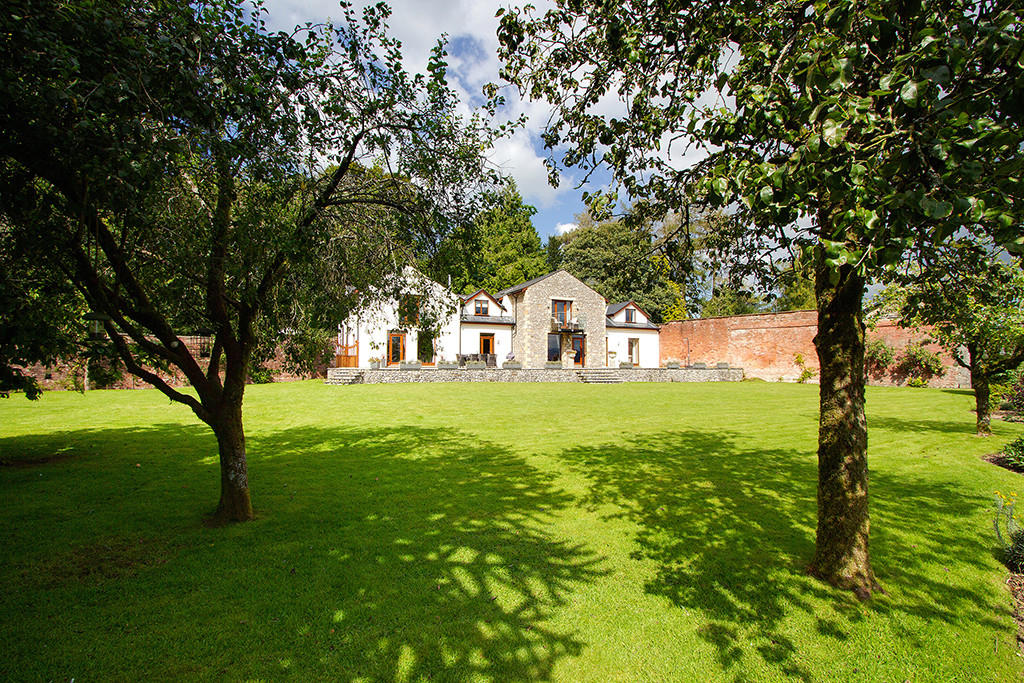 5 bedroom detached house for sale in Biggins Wood, High Biggins, Near