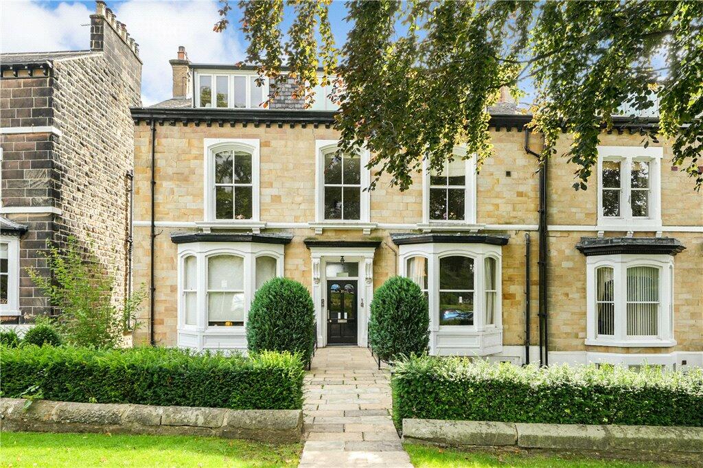 3 bedroom apartment for sale in Swan Road, Harrogate, North Yorkshire, HG1