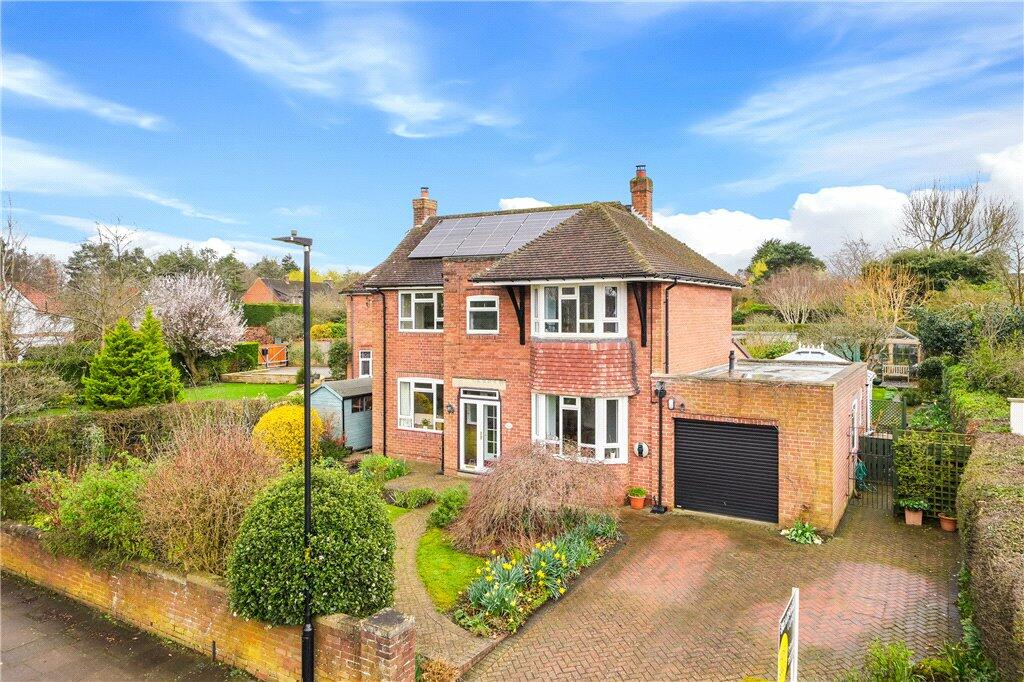 4 bedroom detached house for sale in Almsford Drive, Harrogate, HG2