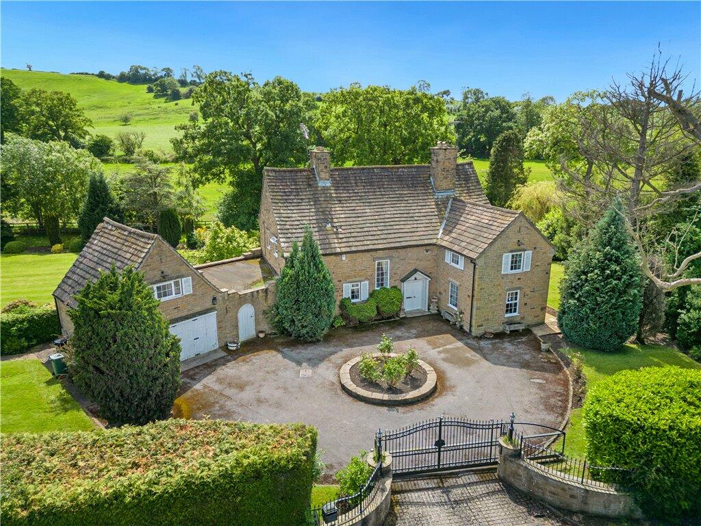 4 bedroom detached house for sale in Crabtree Green, Collingham