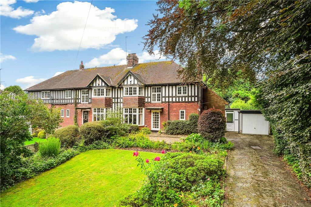 4 bedroom semidetached house for sale in Leeds Road, Collingham