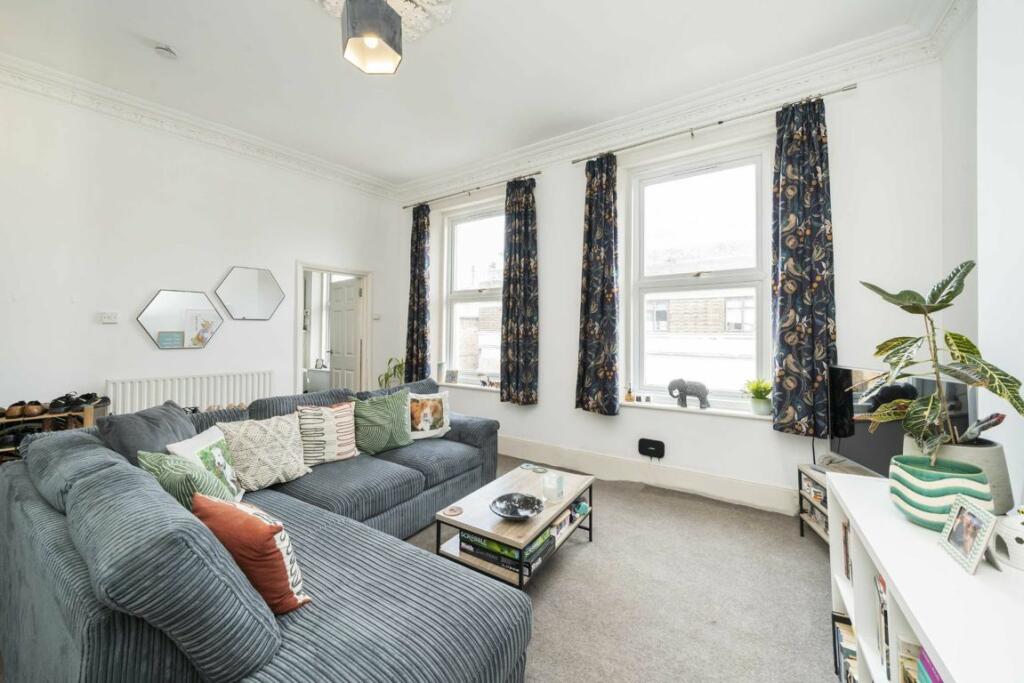 1 bedroom flat for sale in Chestnut Grove, Balham, SW12