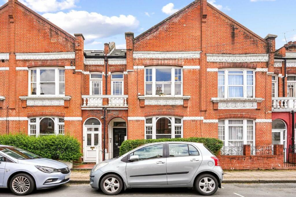 3 bedroom flat for sale in Dinsmore Road, Balham, SW12