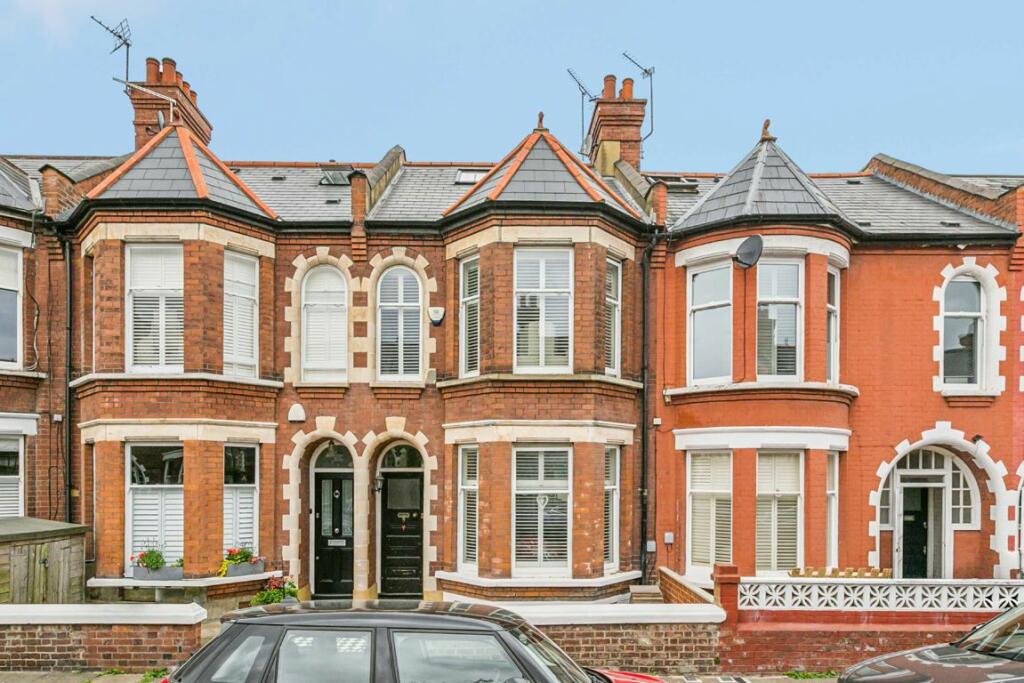 4 bedroom terraced house for sale in Fieldhouse Road, Balham, SW12