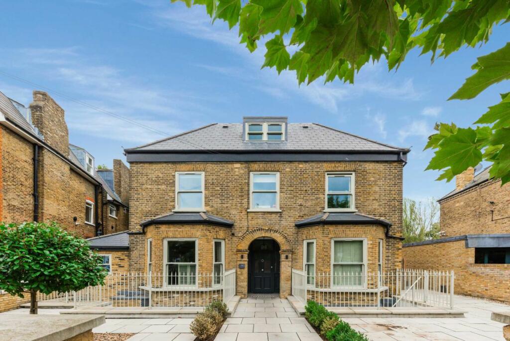 2 bedroom flat for sale in Culverden Road, Balham, SW12