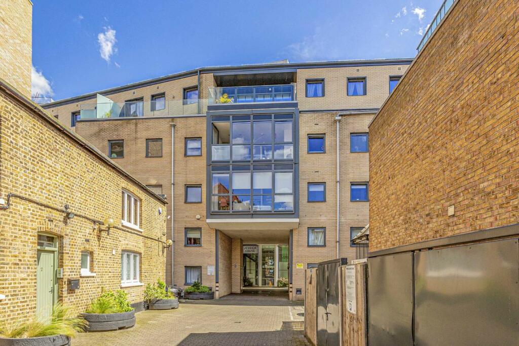 Main image of property: Red Lion Square, Wandsworth