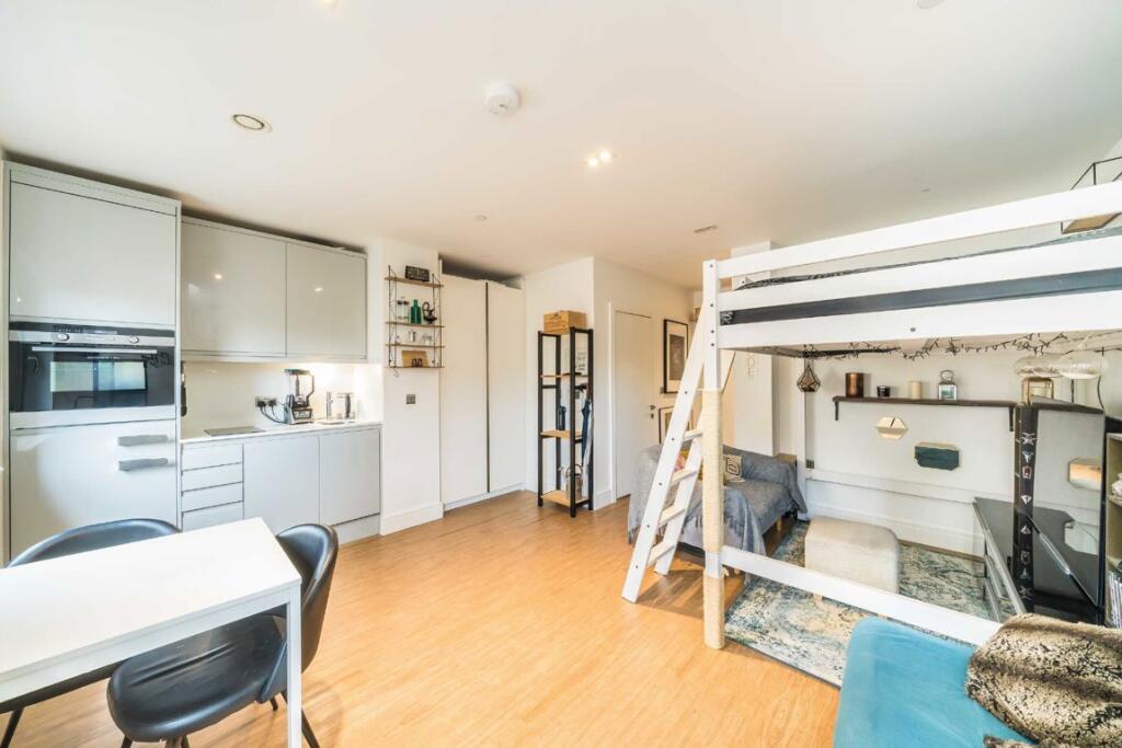 Main image of property: Red Lion Square, Wandsworth