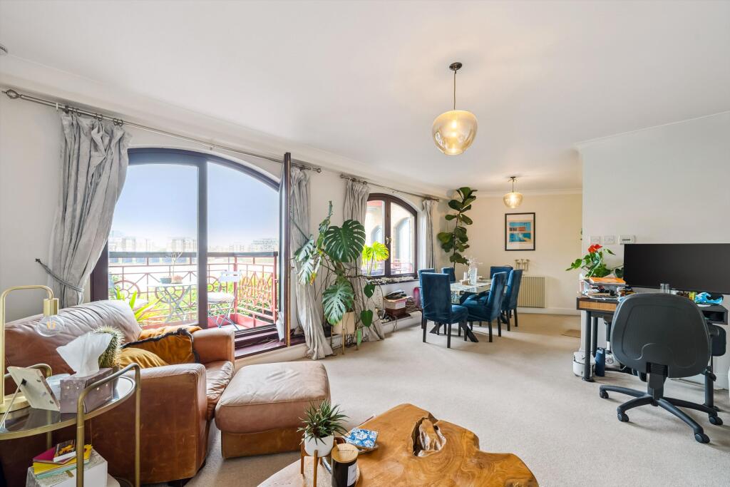 Main image of property: Trafalgar Court, London, E1W