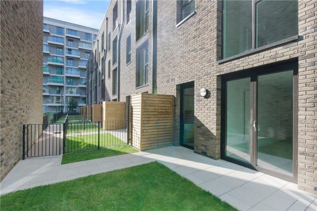 4 bedroom terraced house for sale in Royal Crest Avenue, Royal Wharf