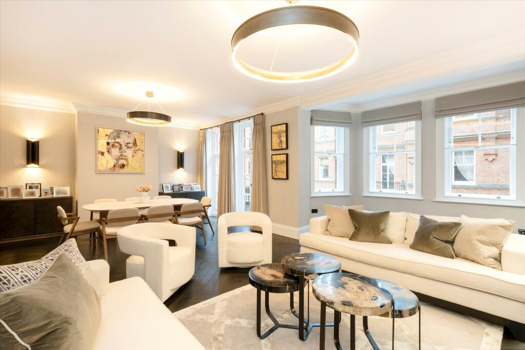 3 bedroom apartment for sale in Cheyne Court, Royal Hospital Road