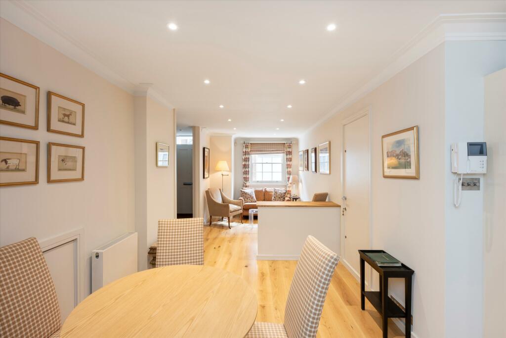 3 bedroom semidetached house for sale in Cadogan Lane, Knightsbridge
