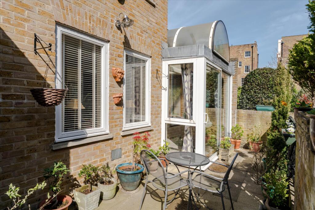 Main image of property: Cambridge Terrace Mews, London NW1