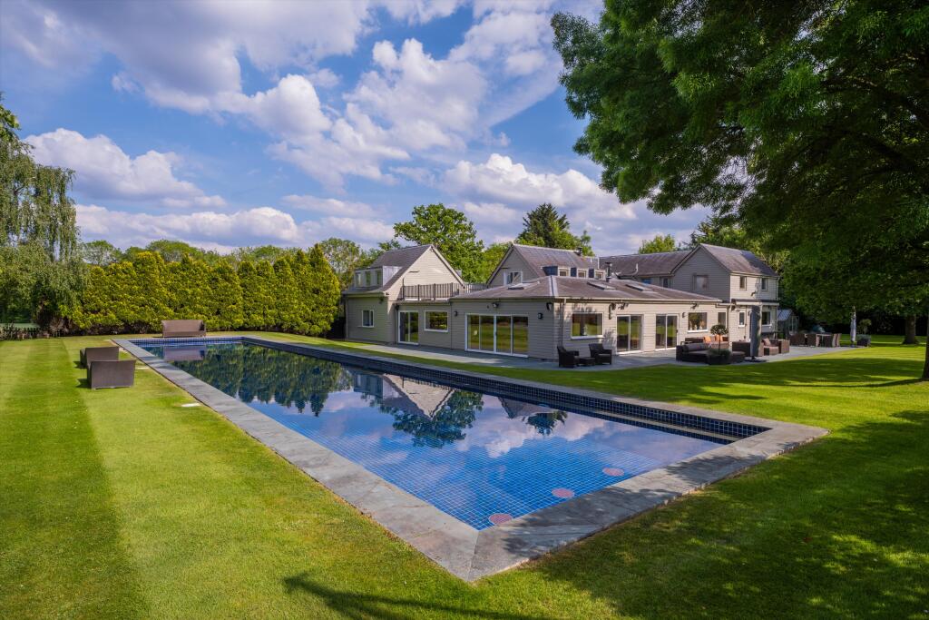 Main image of property: Burtonhole Lane, London, NW7