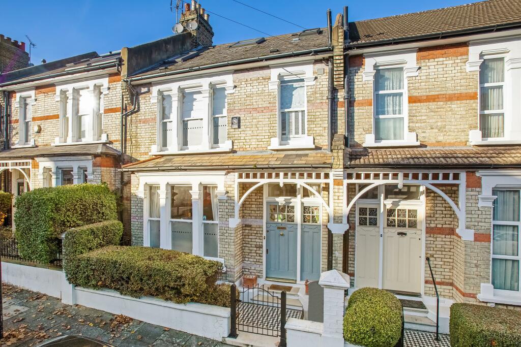 4 bedroom terraced house for sale in Fernside Road, London, SW12