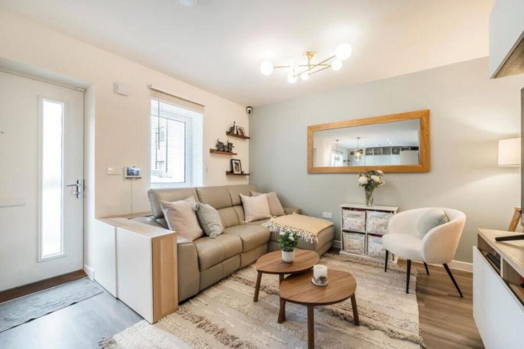 Main image of property: Plum Mews, London, SW17