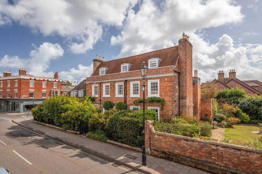 Main image of property: St. Thomas Street, Lymington, Hampshire, SO41