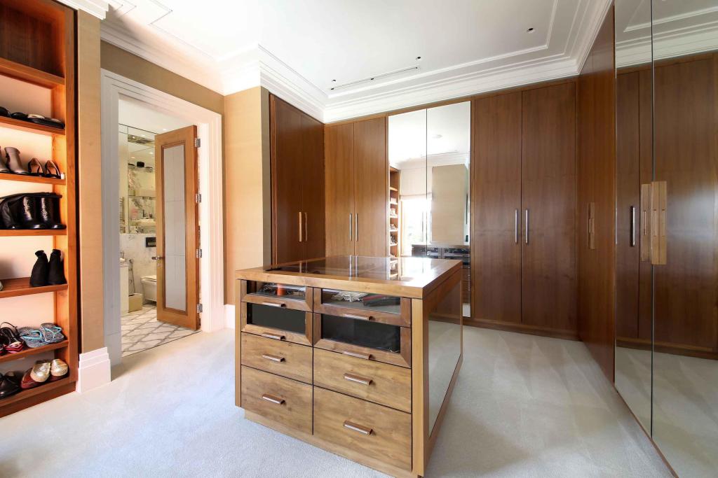 8 bedroom detached house for sale in Cavendish Road, St Hill