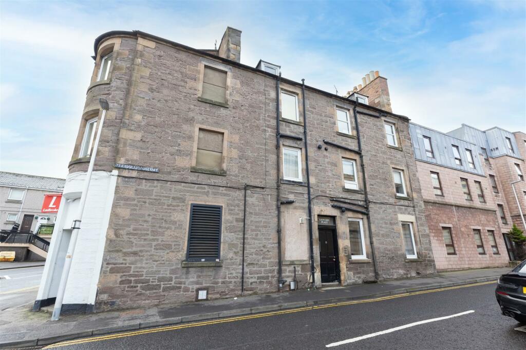 1 bedroom flat for sale in Kinnoull Causeway, Perth, PH2