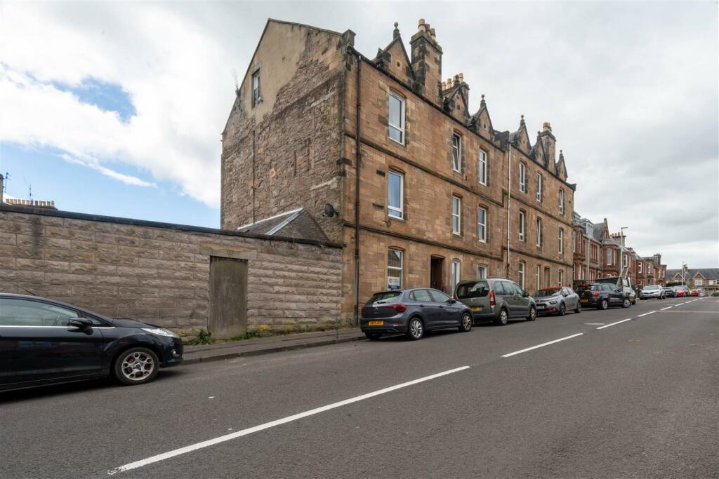 2 bedroom flat for sale in Abbot Street, Perth, PH2