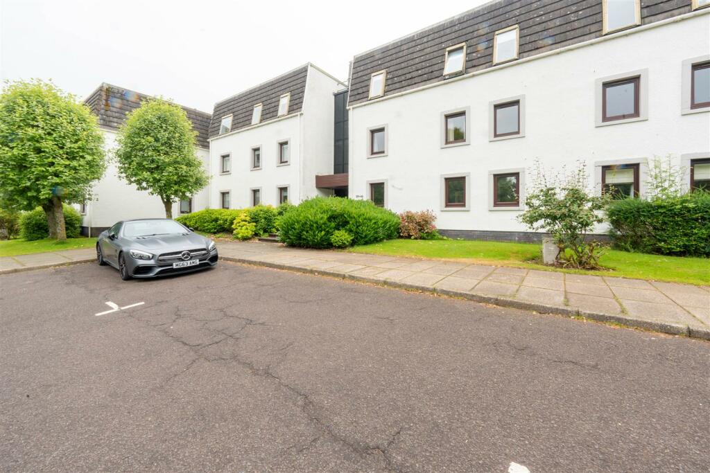 2 bedroom apartment for sale in Guthrie Court, Gleneagles Village