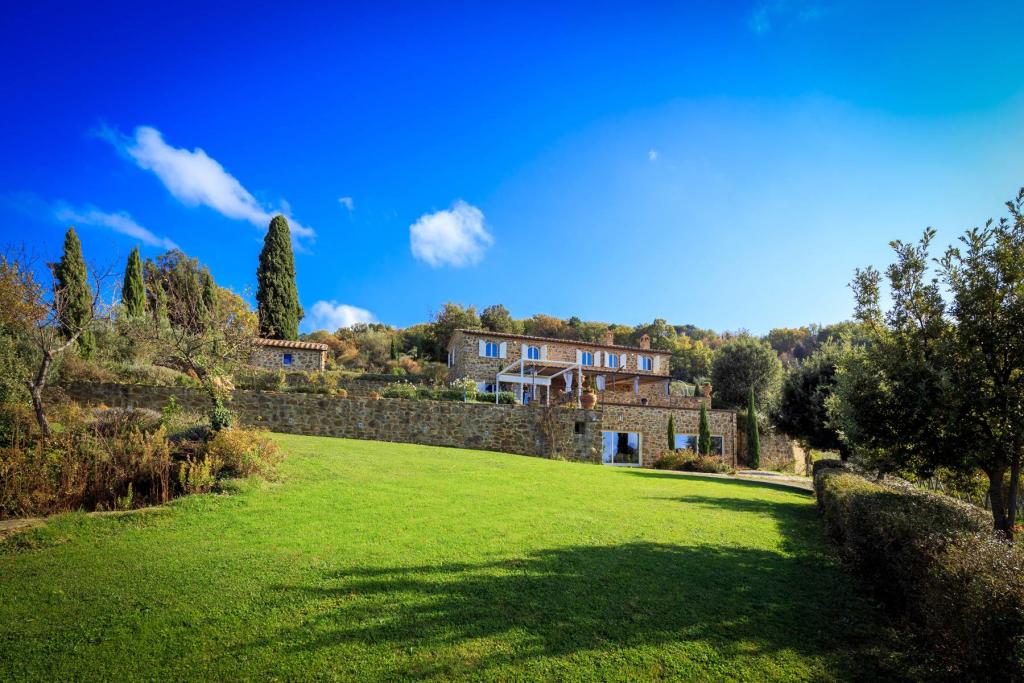3 bedroom country house for sale in Tuscany, Siena, Montalcino, Italy