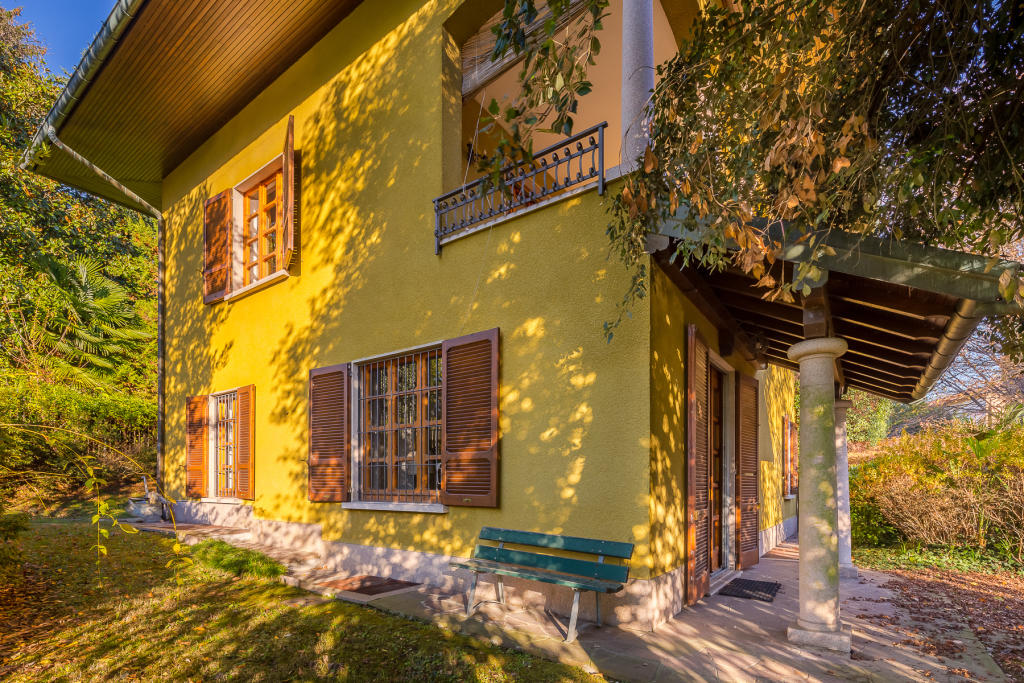 5 bedroom villa for sale in Lombardy, Varese, Italy