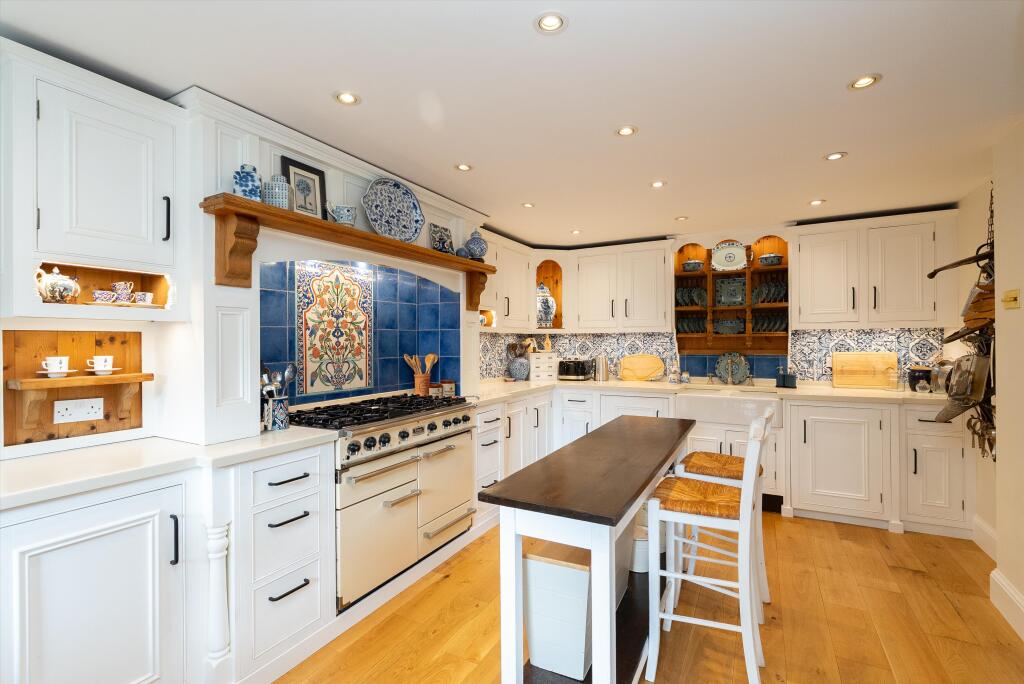 Main image of property: The Ridgeway, Fetcham, Leatherhead, Surrey, KT22