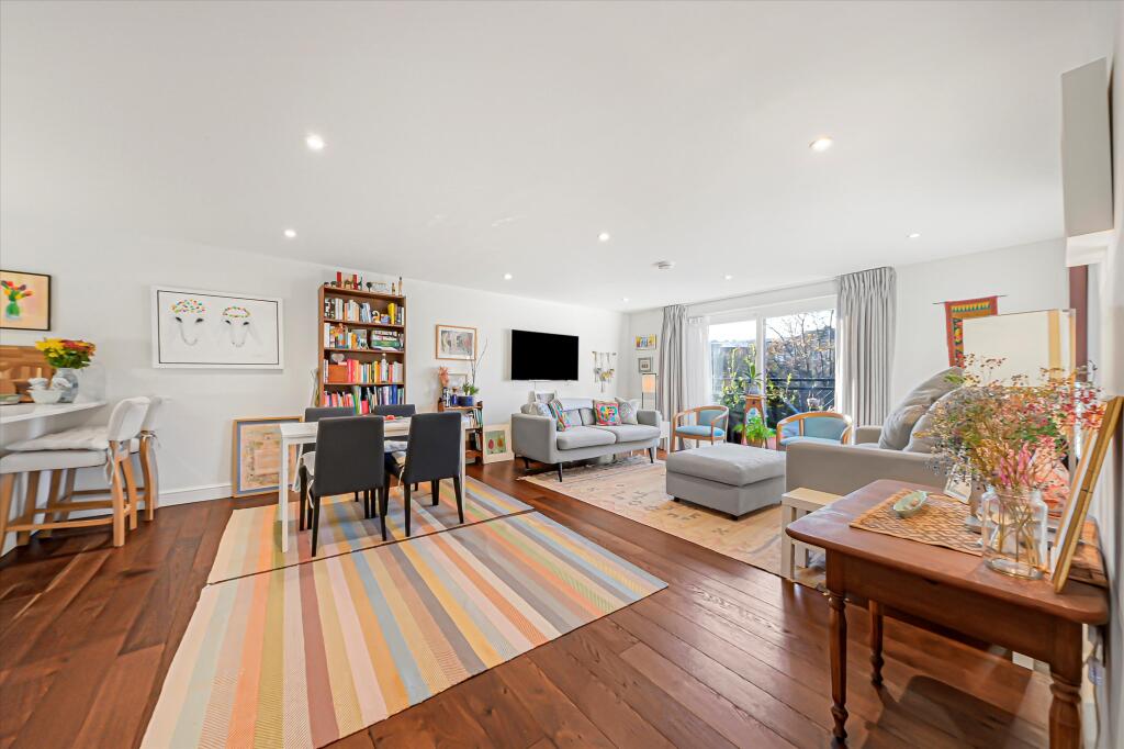 Main image of property: Beechcroft Avenue, London, NW11