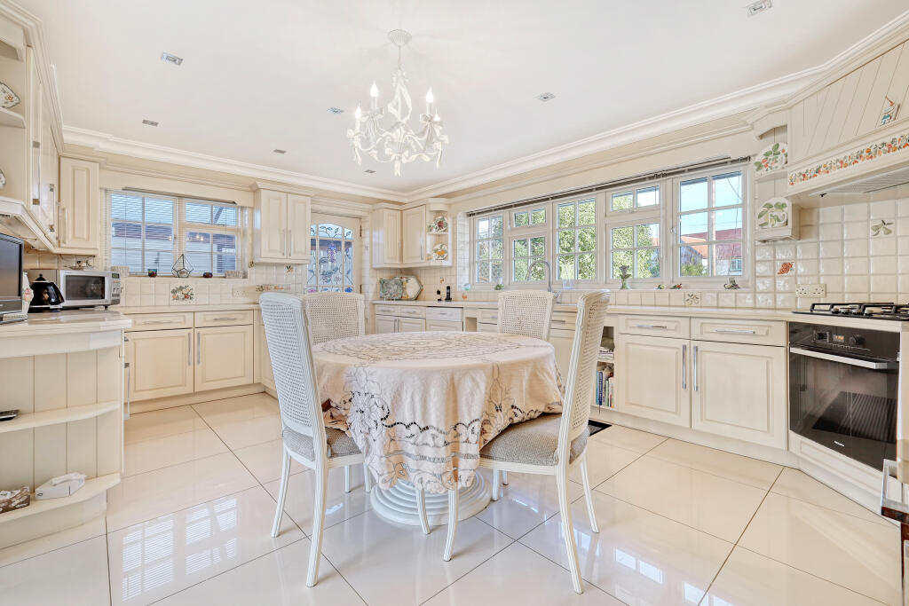 Additional property image - Church Road, Ramsden Bellhouse, Billericay