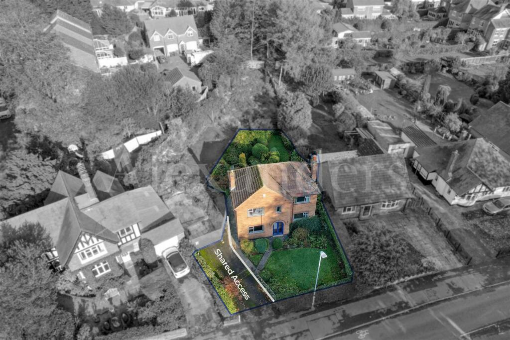 3 bedroom detached house for sale in Hollycroft, Hinckley, LE10