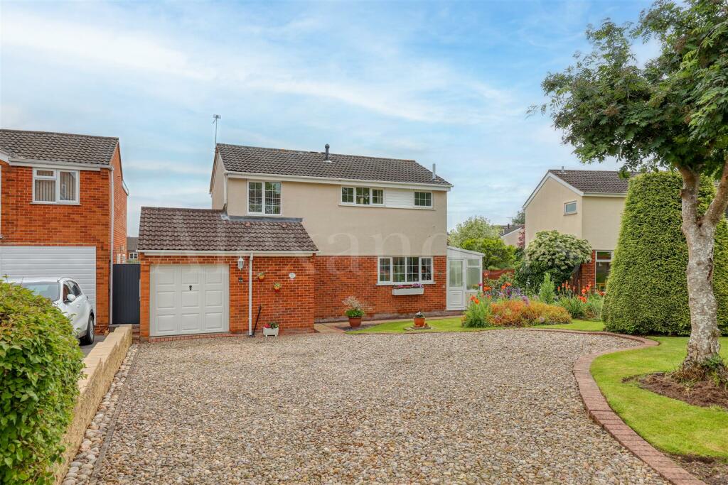 3 bedroom detached house for sale in Peckleton Lane, Desford, LE9