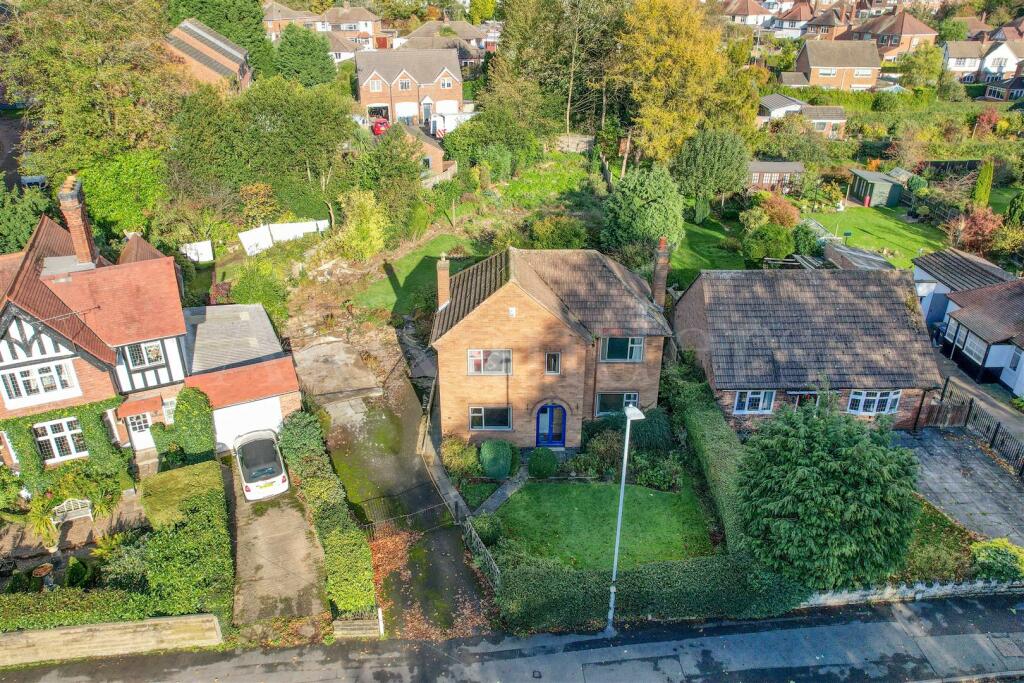 3 bedroom detached house for sale in Hollycroft, Hinckley, LE10