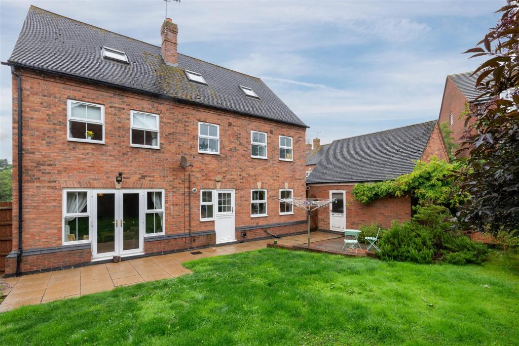 5 bedroom detached house for sale in Stocking Leys, Burbage, LE10