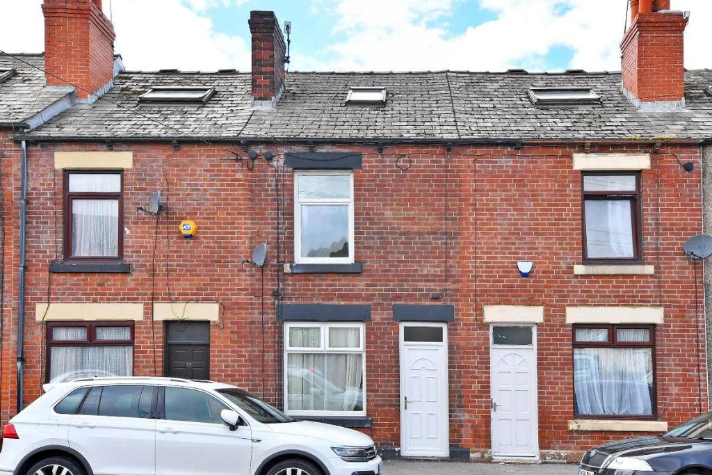 3 bedroom terraced house for sale in Robinson Road, City Road