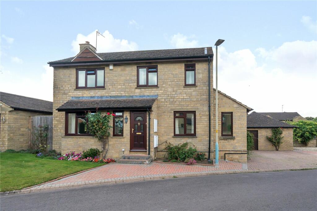 4 bedroom detached house for sale in Linden Close, Prestbury