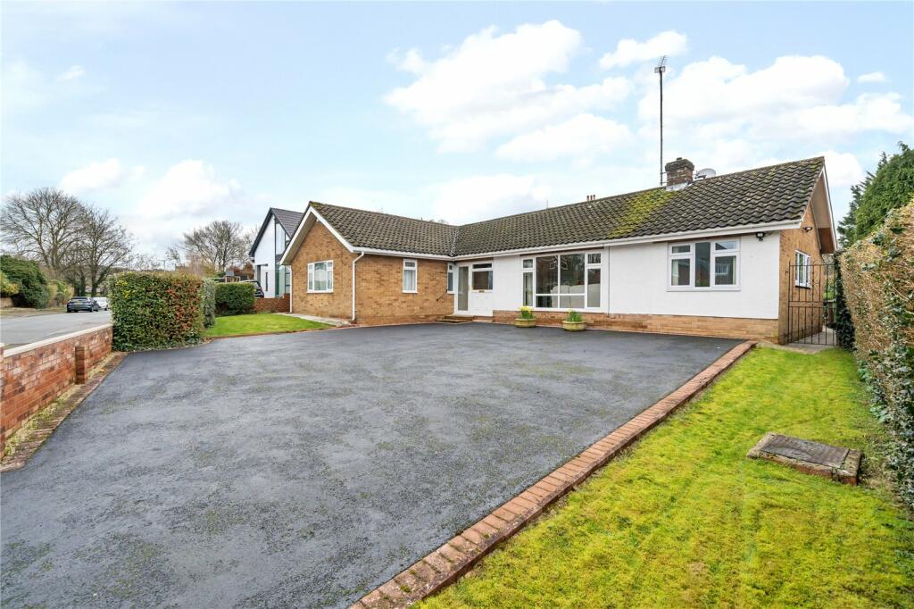 4 bedroom bungalow for sale in Charlton Close, Charlton Kings