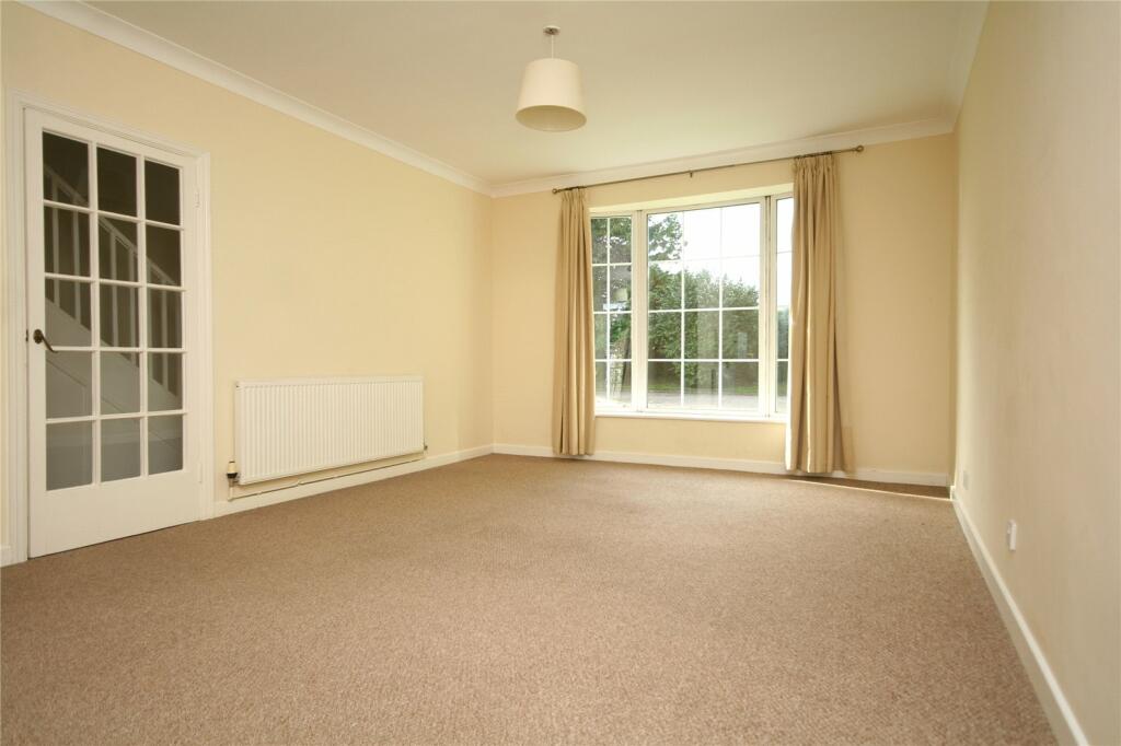 3 bedroom terraced house for rent in Naunton Park Close, Cheltenham, Gloucestershire, GL53