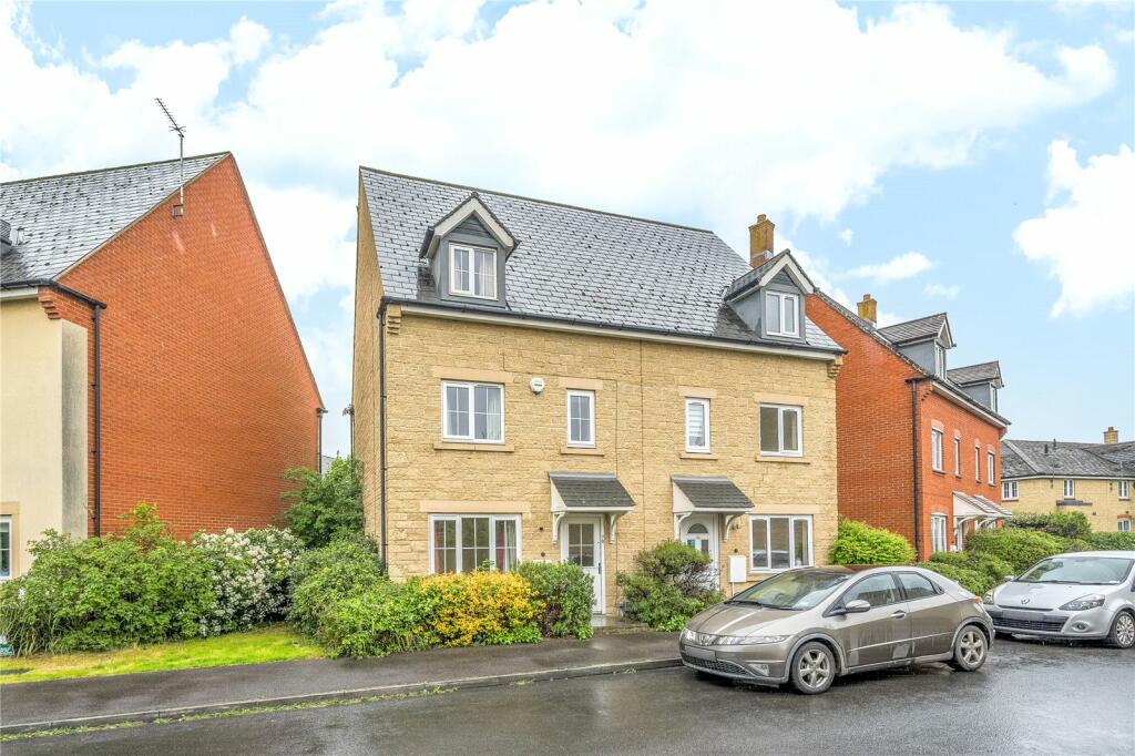 3 bedroom semidetached house for sale in Greenacre Way, Cleeve