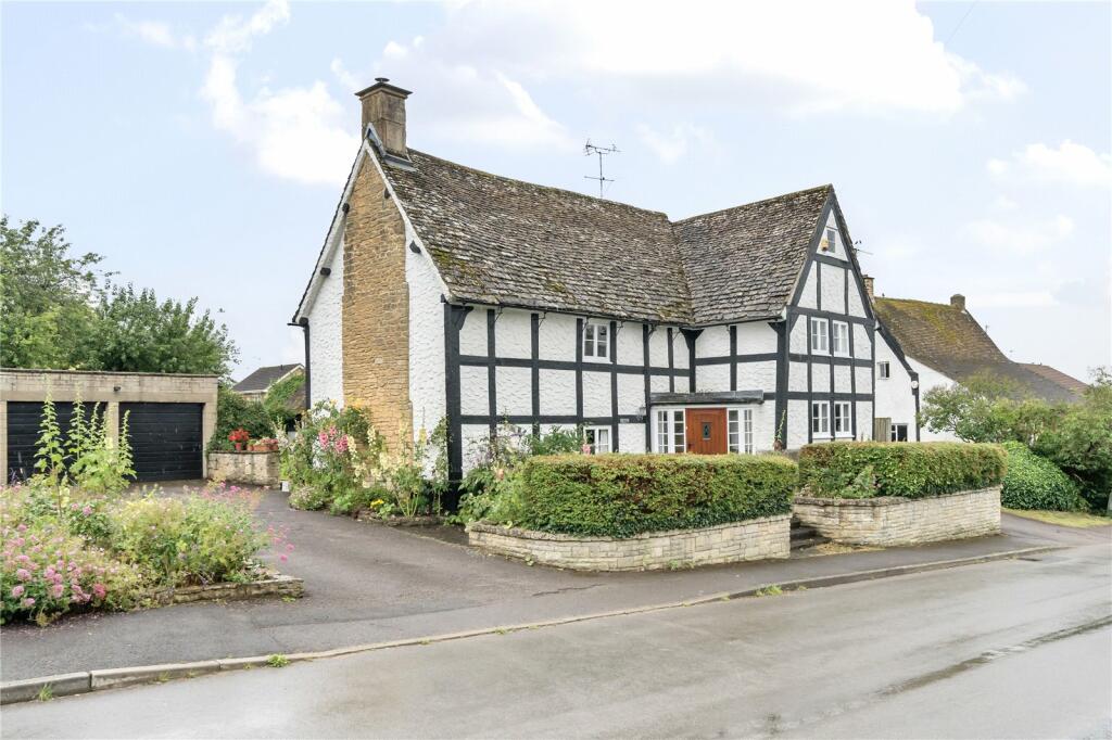 4 bedroom detached house for sale in Noverton Lane, Prestbury, Cheltenham, GL52